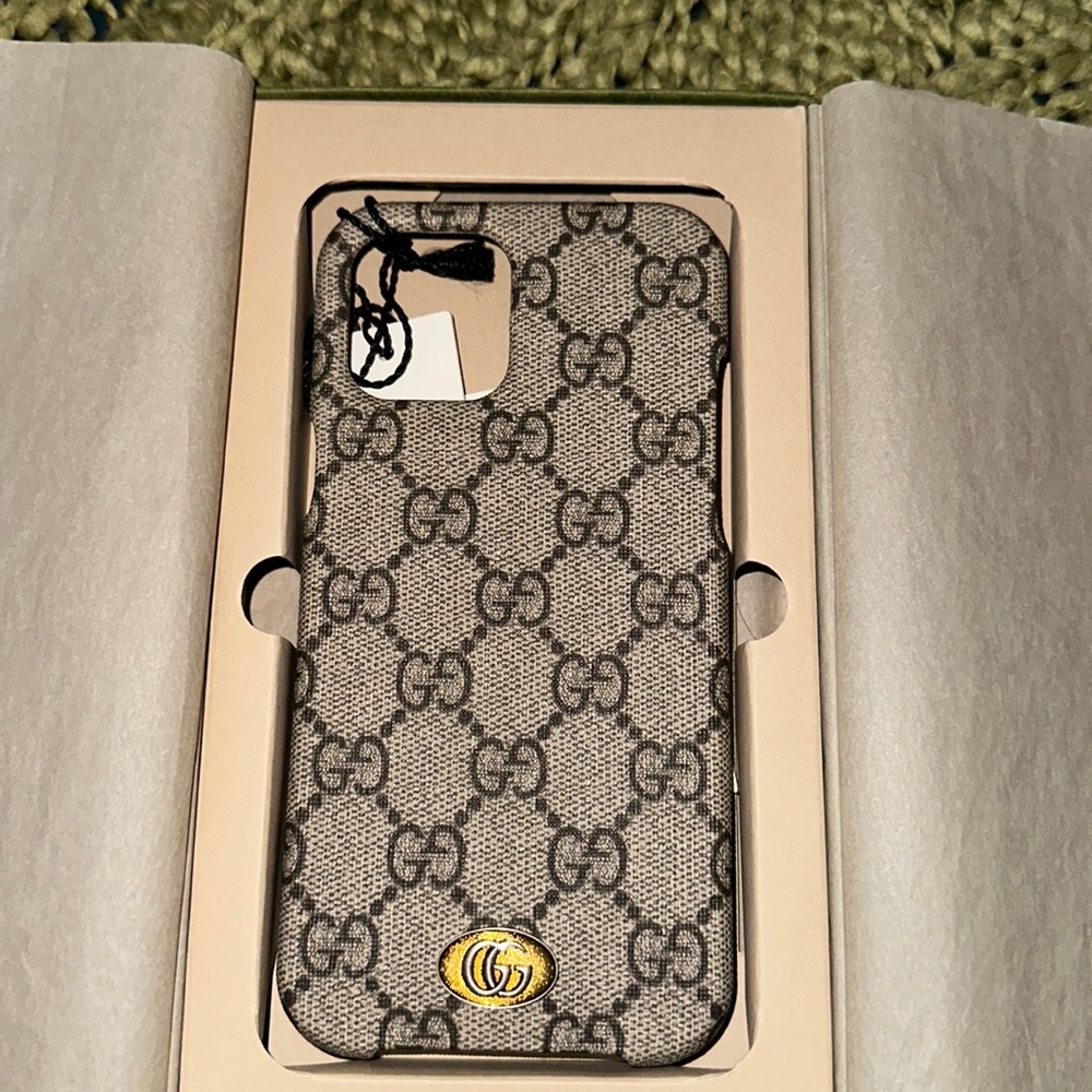NIB GUCCI PHONE CASE
